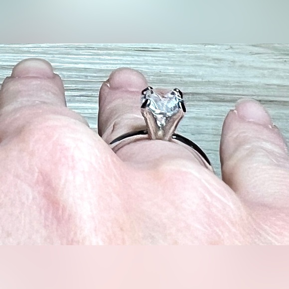 Vintage Designer Hallmarked UNCAS Sterling Silver Faux Diamond Ring, Size 7 - Picture 10 of 11